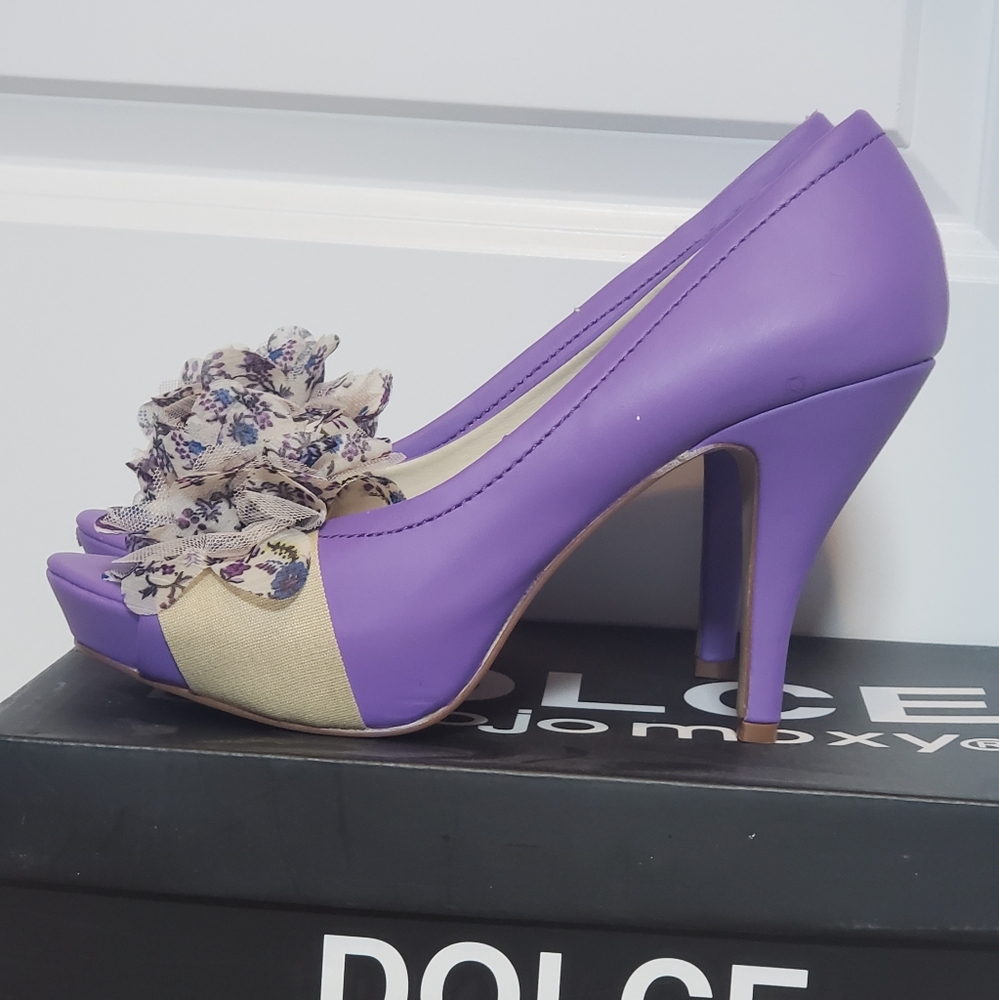 Vintage looking pumps